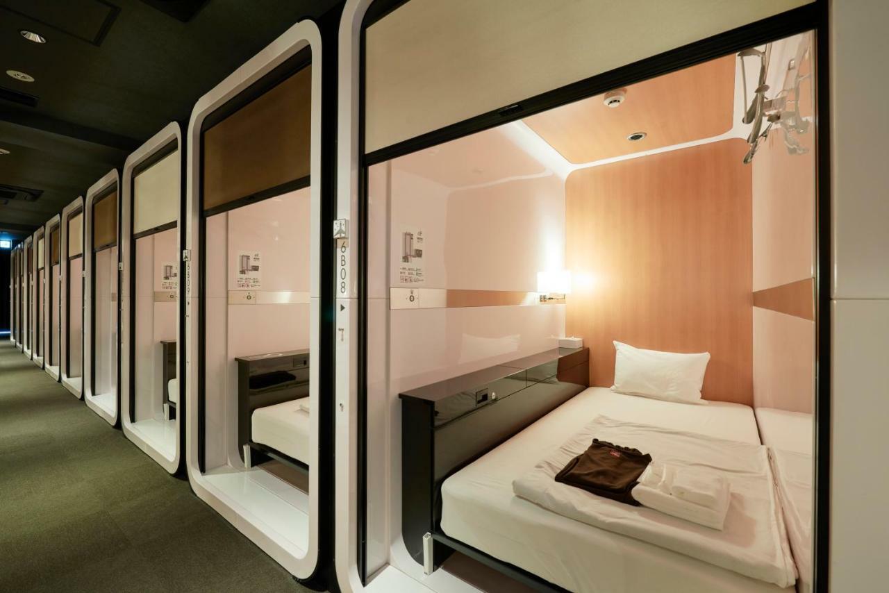 Hotel cápsula First Cabin Dome City Tokio