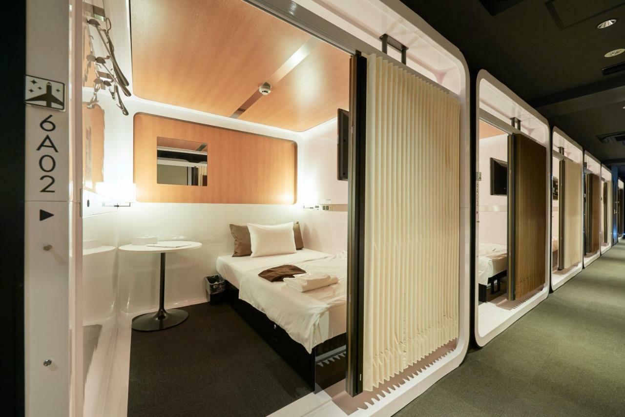 First Cabin Dome City Hotel cápsula 2*